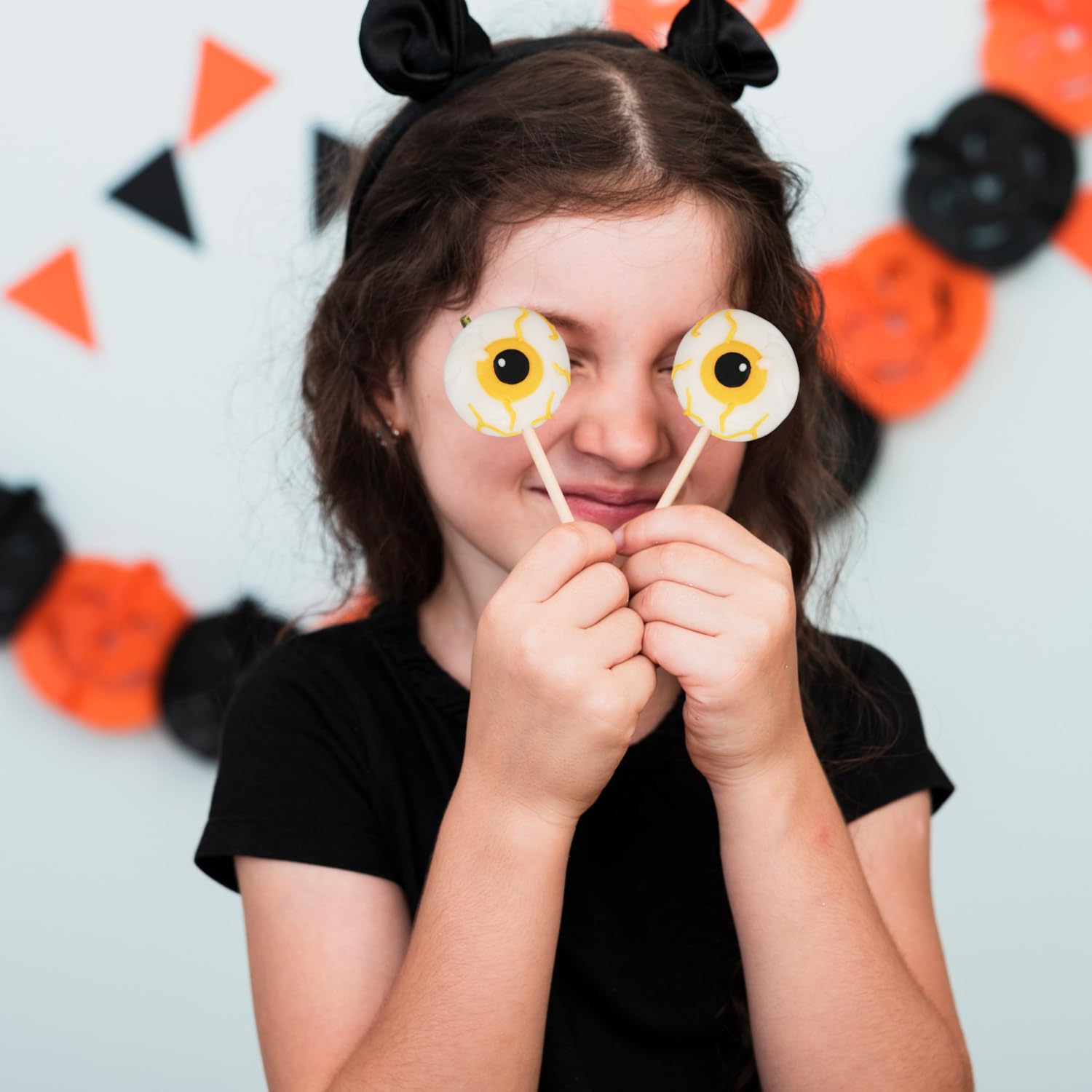 Halloween Lollipops, 24 Count Lollipops Individually Wrapped, Ideal Candy Gift, Halloween Themed Candy for Kids Delicious